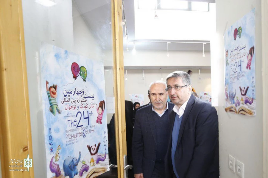 بازدید سید سعید شاهرخی، معاون سیاسی امنیتی استاندار همدان از دبیرخانه و ستاد برگزاری بیست و چهارمین جشنواره بین المللی تئاتر کودک و نوجوان/ عکاس: پوریا پاکیزه