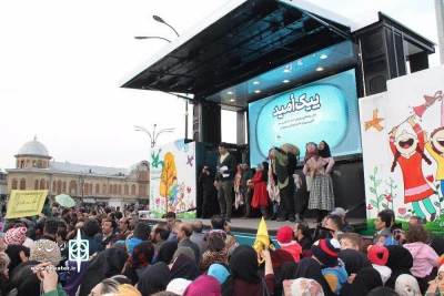 هم زمان با رونمایی از تریلی سیار اجرای نمایش

نمایش «آش سنگ» در میدان مرکزی همدان اجرا شد