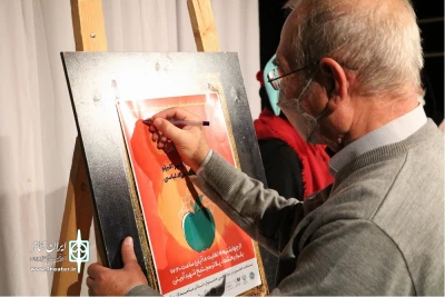 با حضور هنرمندان و مسوولین همدانی

پوستر نمایش« از اسب تا سیب» رونمایی شد