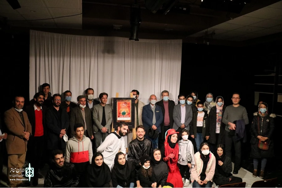 رونمایی از پوستر نمایش «از سیب تا اسب»