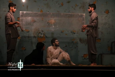 نقدی بر نمایش برگزیده جشنواره تئاتر استان همدان

پناه می برم به لامپ از دست این شب عمیق!