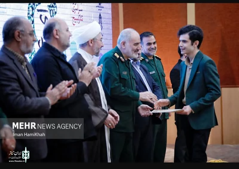 پانزدهمین جشنواره سراسری تئاتر بسیج  « سودای عشق »  به کار خود پایان داد. 6