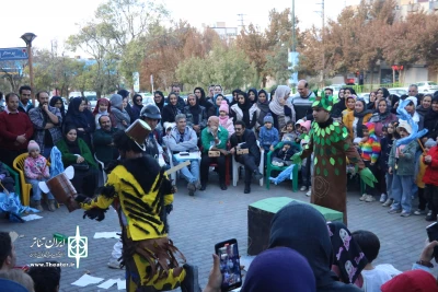 مردم هنردوست همدان به تماشای نمایشهای روز سوم جشنواره نشستند