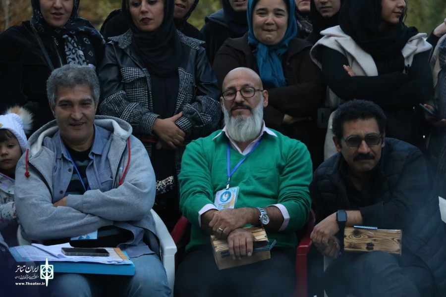 هنرمند نام آشنای استان همدان به جمع داوران جشنواره بین المللی تئاتر کودک ونوجوان پیوست.
 2