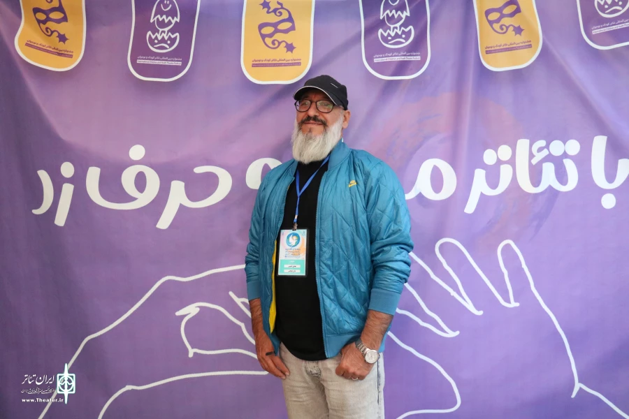 هنرمند نام آشنای استان همدان به جمع داوران جشنواره بین المللی تئاتر کودک ونوجوان پیوست.
 3